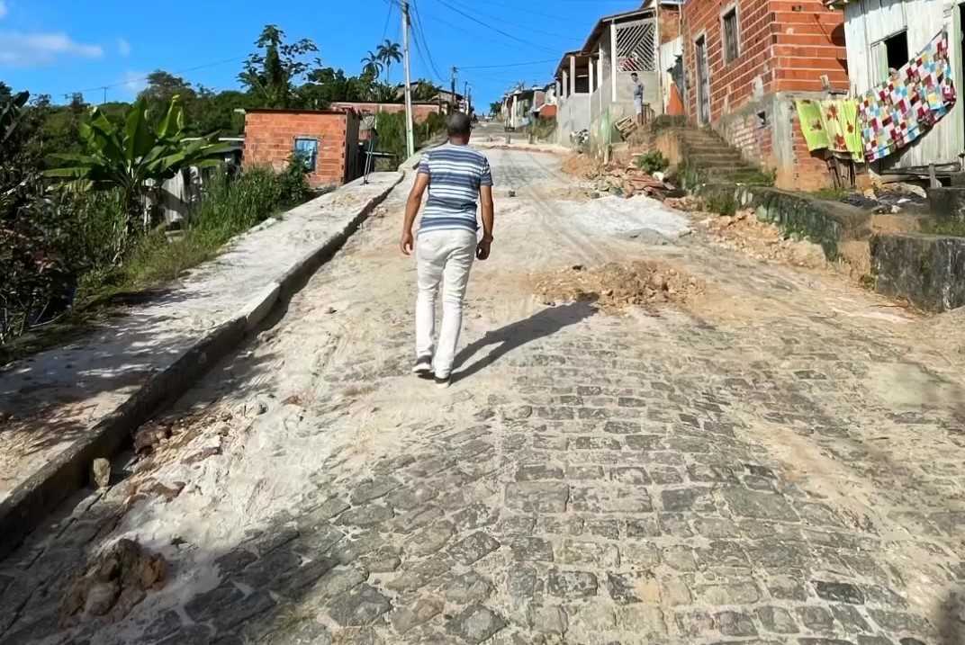 Camacã: Prefeito Paulo do Gás acompanha equipes no trabalho de limpeza e recuperação de ruas